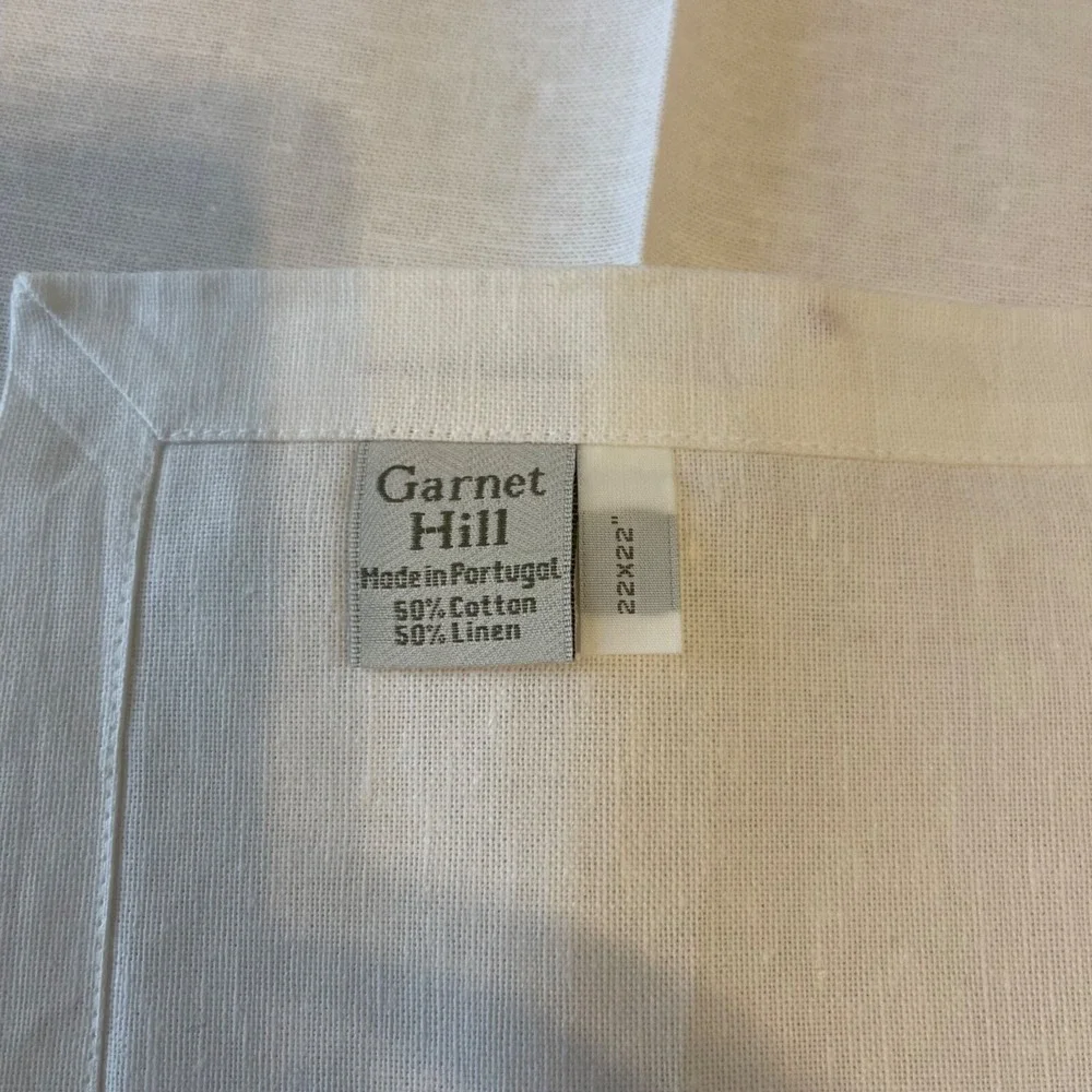 Set‎ of 8 Garnet Hill Red Dot Dinner Napkins 22 x 22  Retail @ $120